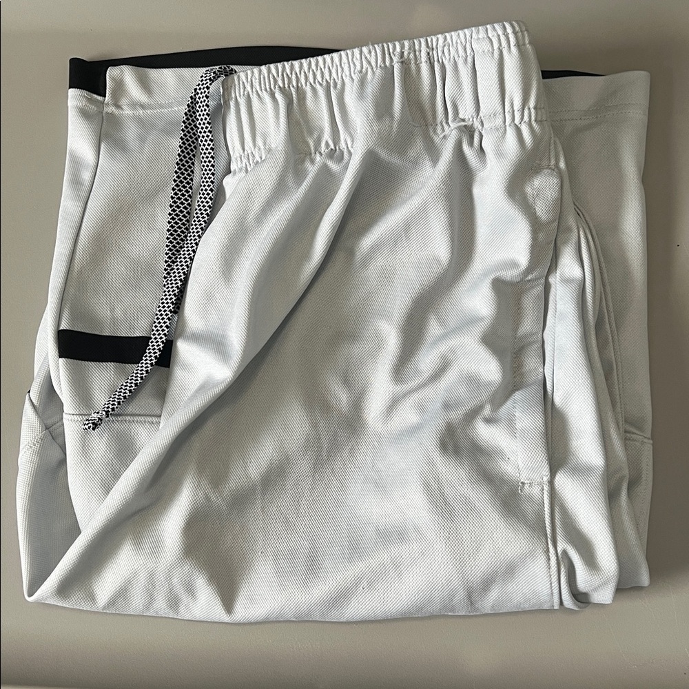 Under Armour Loose Fit Athletic Shorts Size Medium